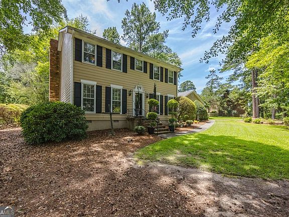 3rd image of 137 Tattershall Ct