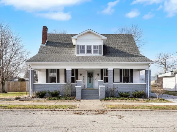 425 N 9th St, Mitchell, IN 47446