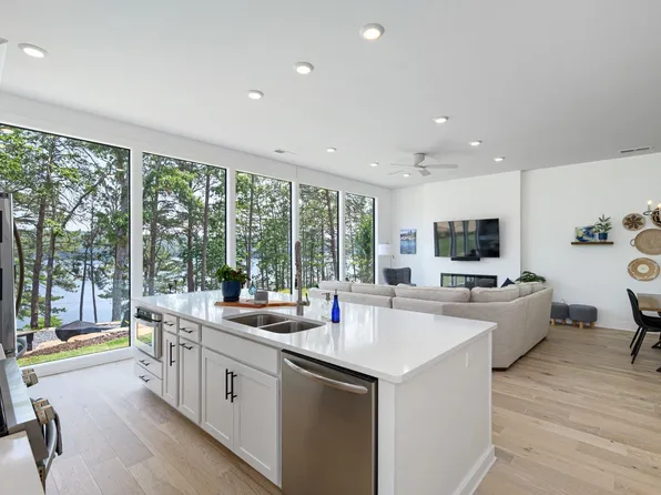 108 Marina Parc Dr, Waleska, GA 30183