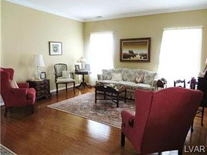 3rd image of 63 Glenmoor Cir N