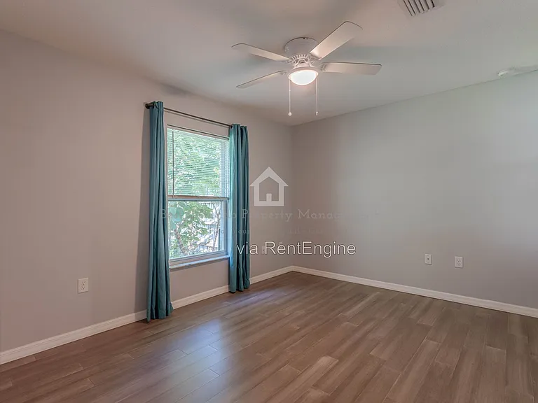 2403 Mayer St — Photo 23