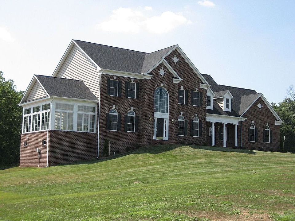 2nd image of 16925 Carmichael Pl