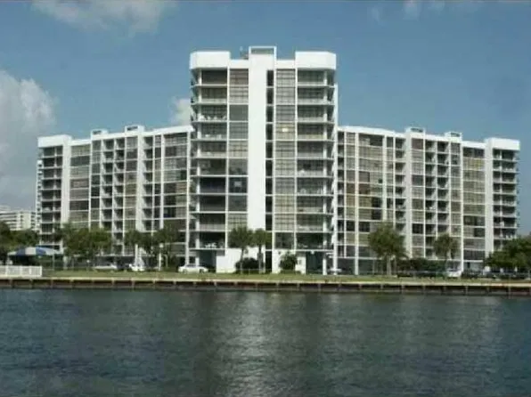 1000 Parkview Dr, Hallandale Beach, FL