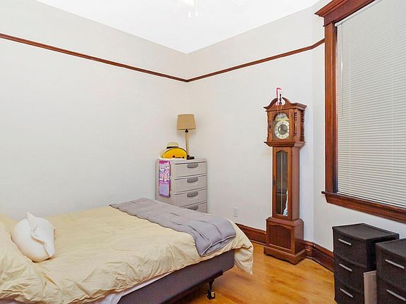 5th image of 2240 W Augusta Blvd #1