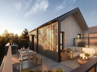 1045 Ridgewood Dr #18, North Vancouver, BC