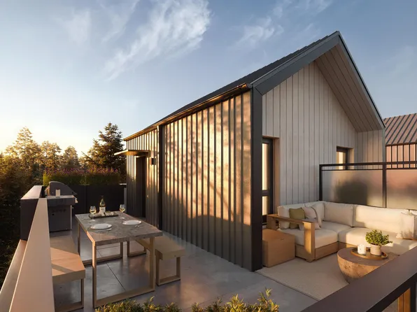 1045 Ridgewood Dr #18, North Vancouver, BC V7R 1H9