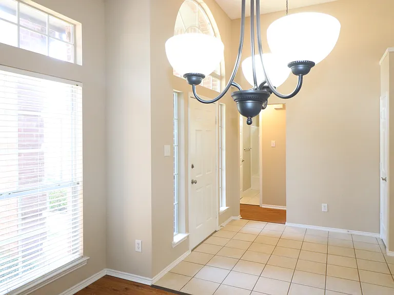 3711 Sycamore Ln — Photo 2