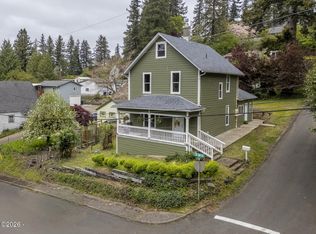 492 SE 3rd St, Toledo, OR 97391