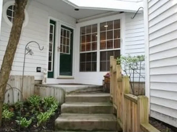 424 Country Lane Ct, Wauconda, IL 60084