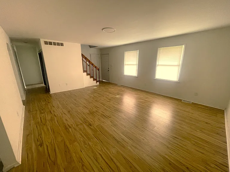 712 Troy Trl — Photo 3