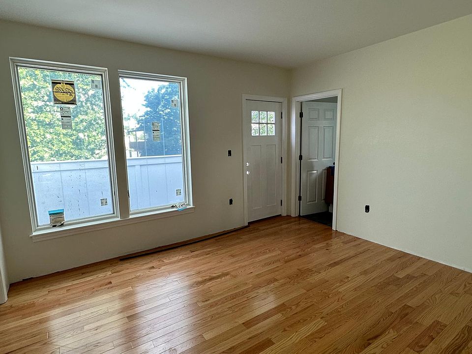 2nd image of 171 Everett St #1