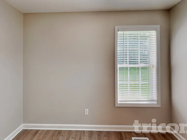 2112 McKinnon Dr — Photo 11
