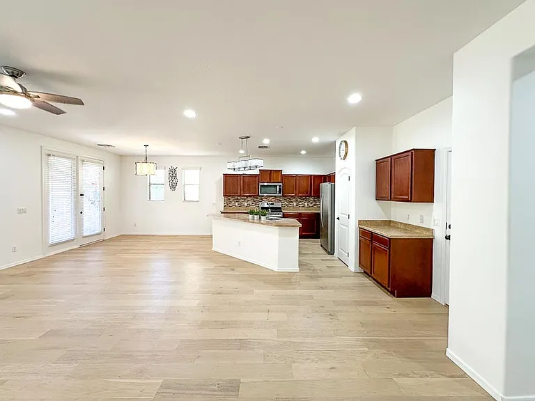 122 W Aster Dr — Photo 15