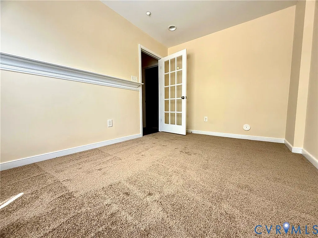 3 bed, 2.5 bath, 1920 sqft, $2,100 — Photo 3