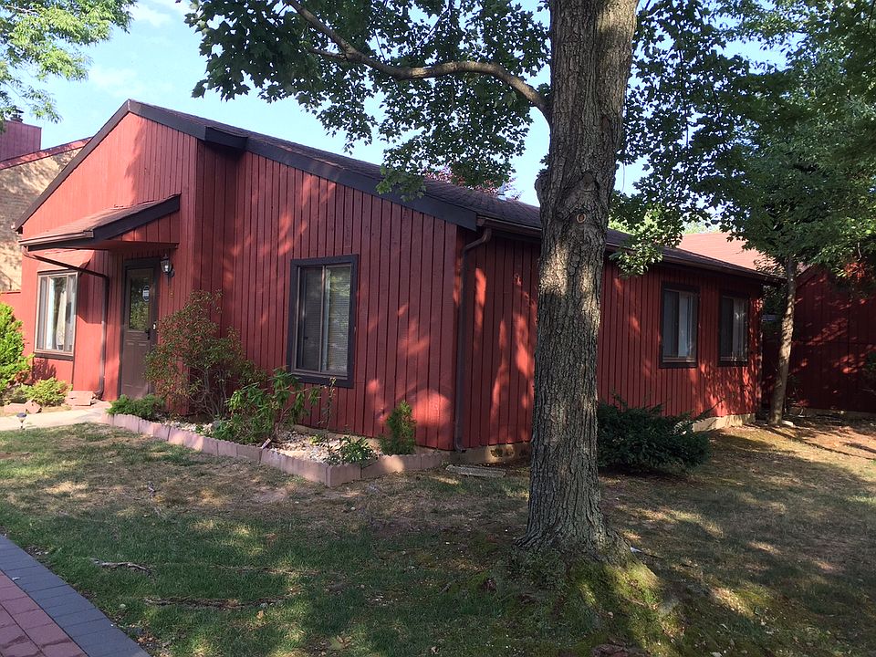 1st image of 14 Sudbury Ct