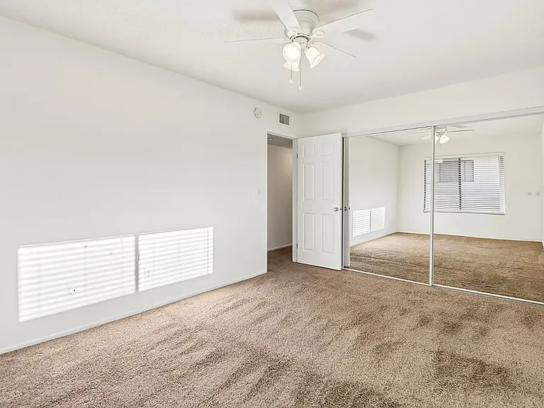 450 W Vermont Ave — Photo 18
