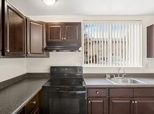 325 N Summit Ave #C12B, Gaithersburg, MD 20877