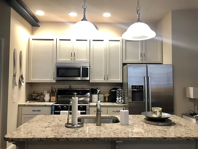 219 E King St #1 — Photo 9