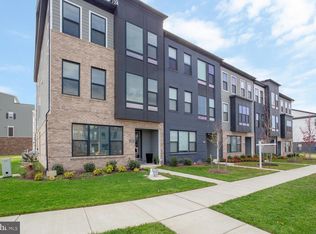 302 Summit Point Blvd, Bowie, MD 20716