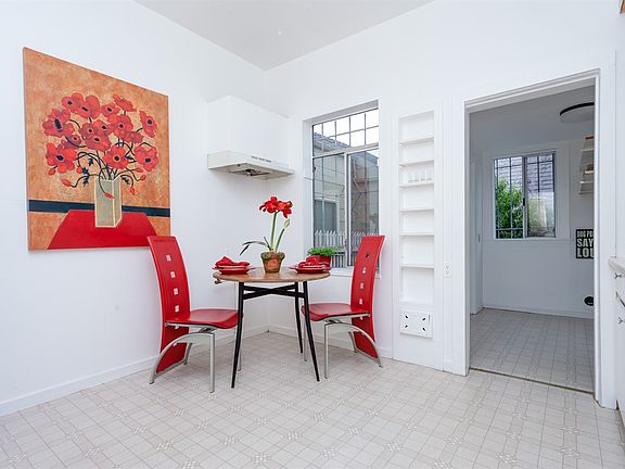 5th image of 210 Cortland Ave