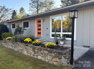 1235 Pinebrook Cir, Hendersonville, NC 28739