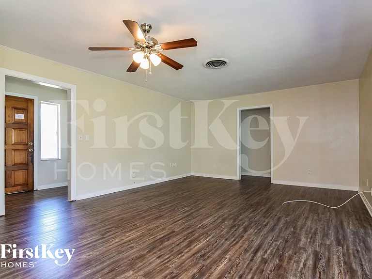 4818 W Bay Villa Ave — Photo 4