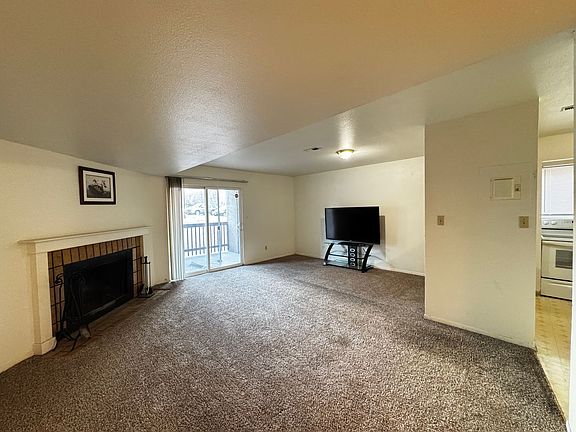 2nd image of 1318 Holland Park Blvd