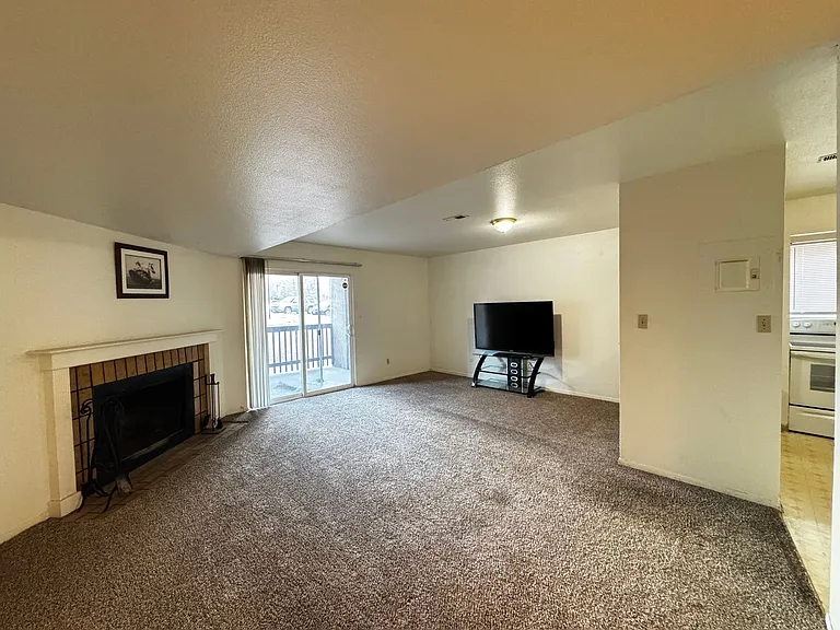 1318 Holland Park Blvd — Photo 2