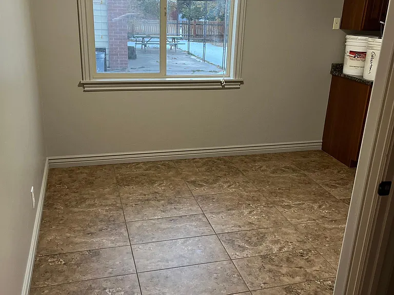 379 N 250 E — Photo 10