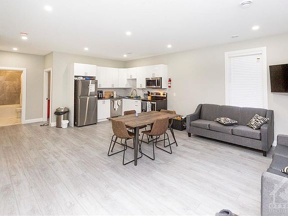 3rd image of 994 Fisher Ave #6-Bedroom