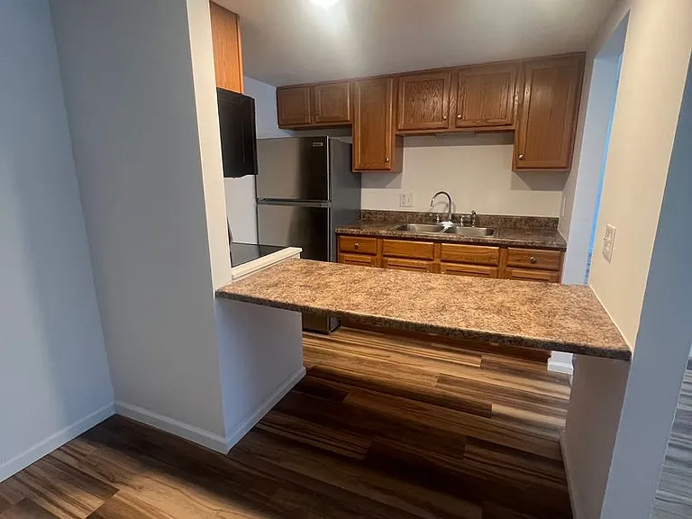 628 Steele Street — Photo 5