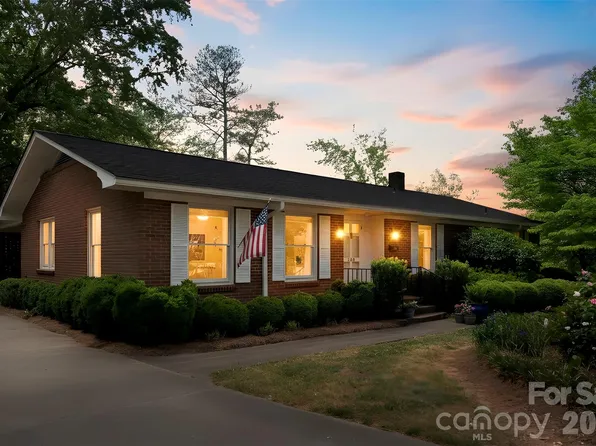 208 S Dixie St, Cherryville, NC 28021