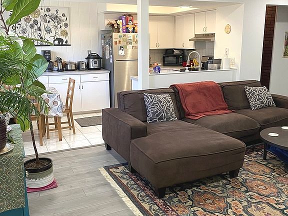 3rd image of 654 Inverrary Ln