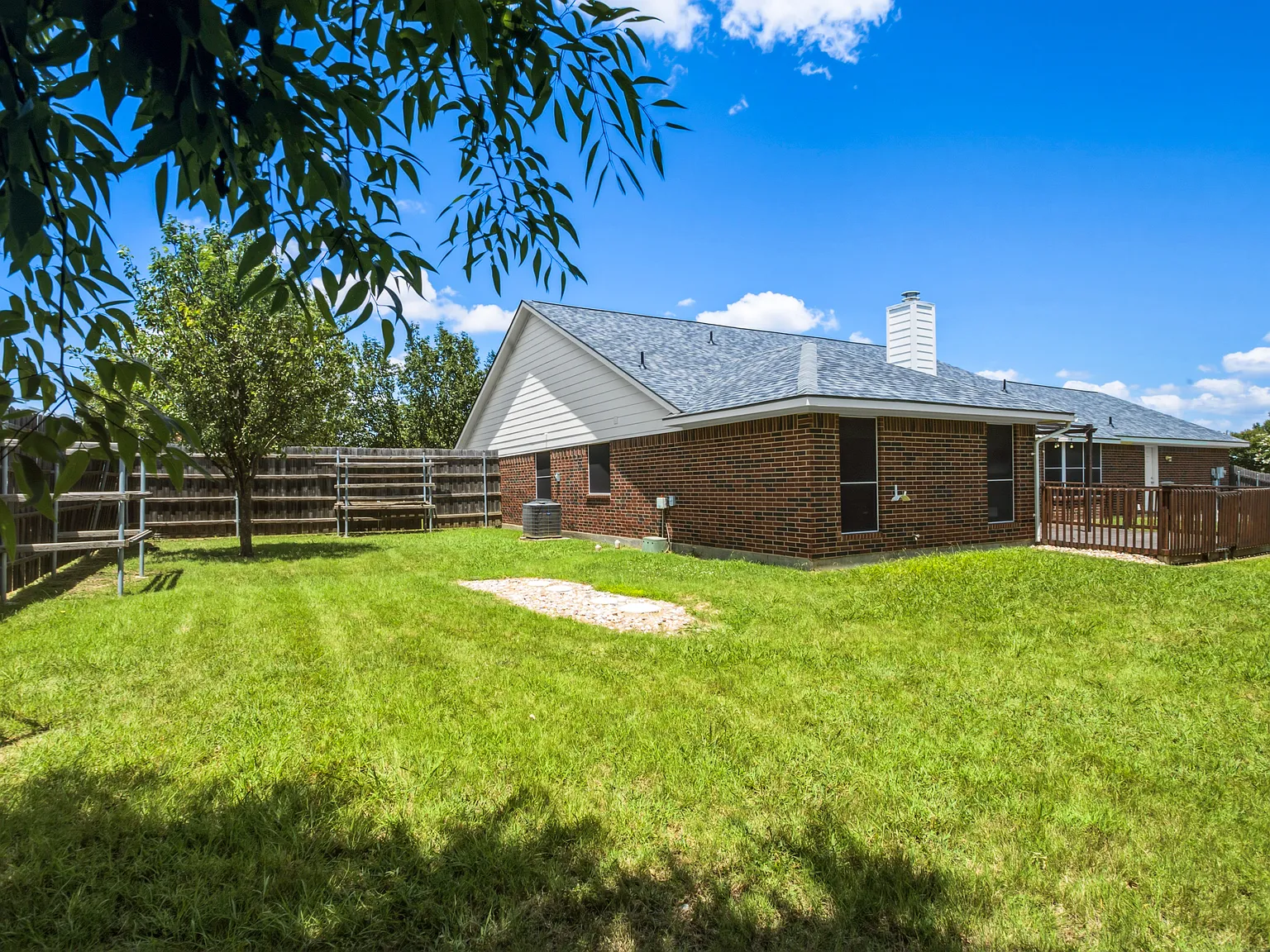 4 bed, 2396 sqft, $3,000 — Photo 3