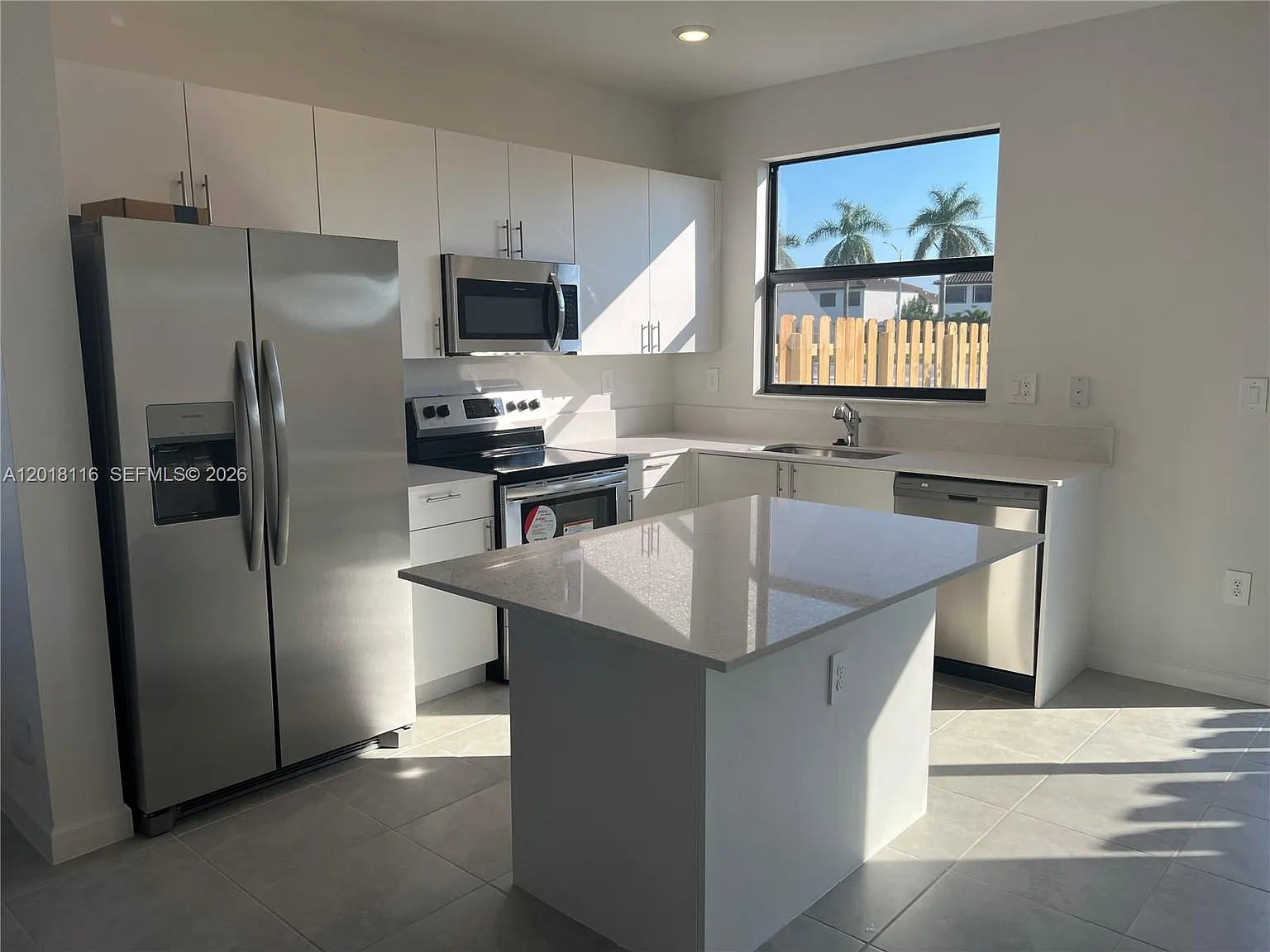 3 bed, 3.0 bath, 1328 sqft, $2,650 — Photo 2