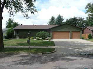 4409 S Hickory Hill Rd, Sioux Falls, SD 57103