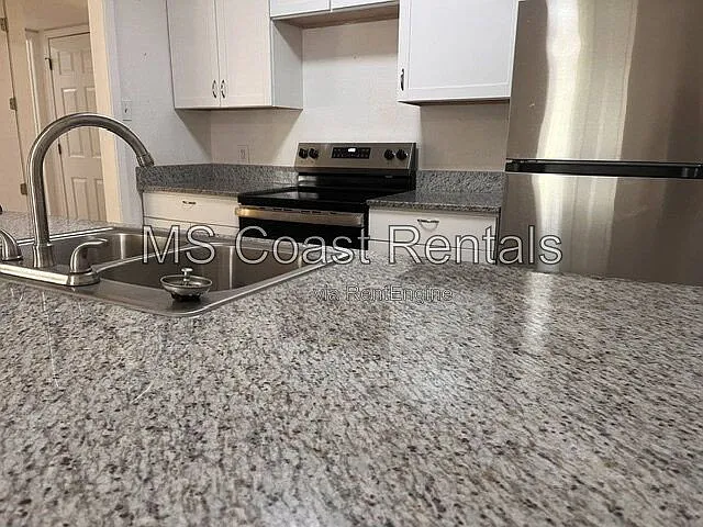 1 bed, 1.0 bath, 800 sqft, $949 — Photo 3