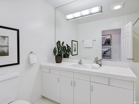 3rd image of 213 Moulton St