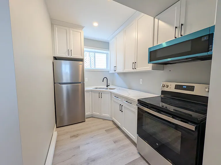 137 Saint George St #2 — Photo 8