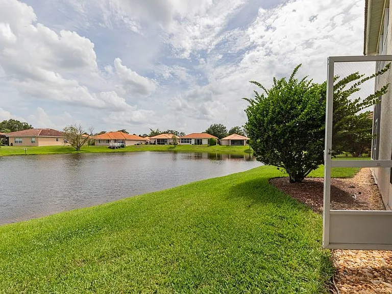 2218 Garden Lake Dr — Photo 5
