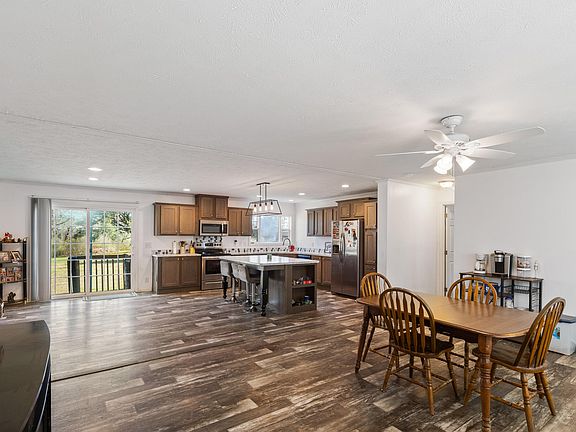 4th image of 161 Wagon Trail Rd