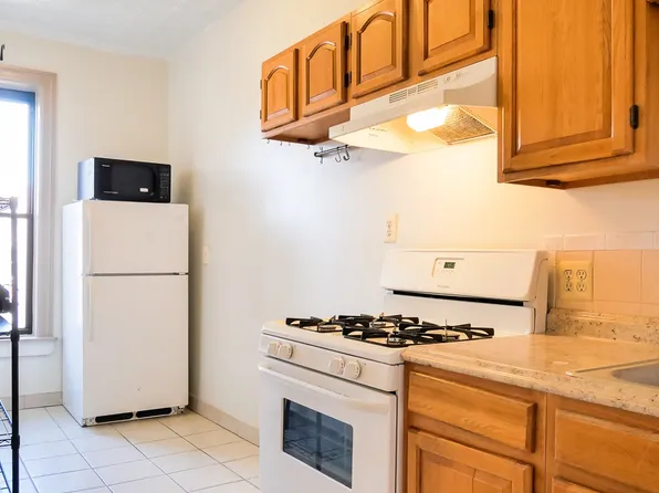 577 Bergen Street image 1 of 16