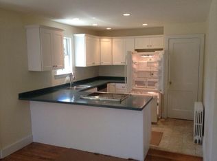 27 Martens Rd, Portsmouth, RI 02871