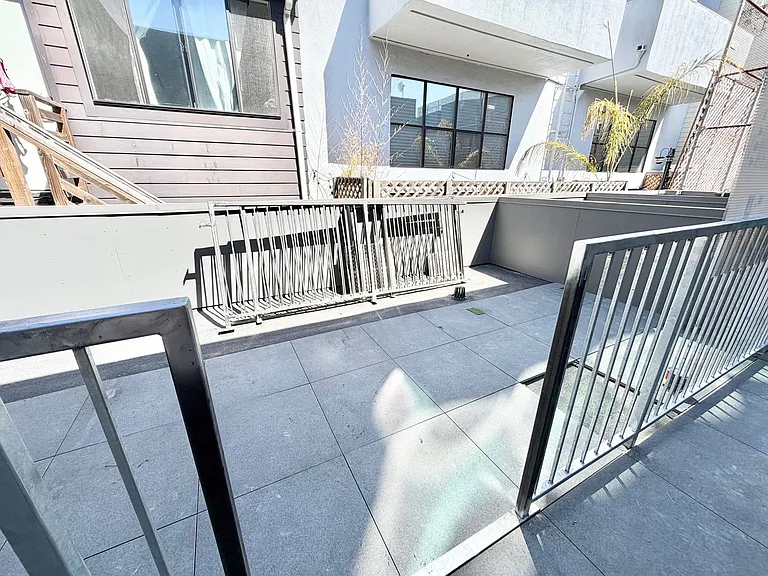 1256 Howard — Photo 47