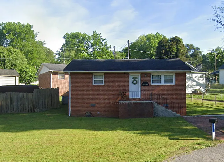 715 Emory Dr — Photo 1
