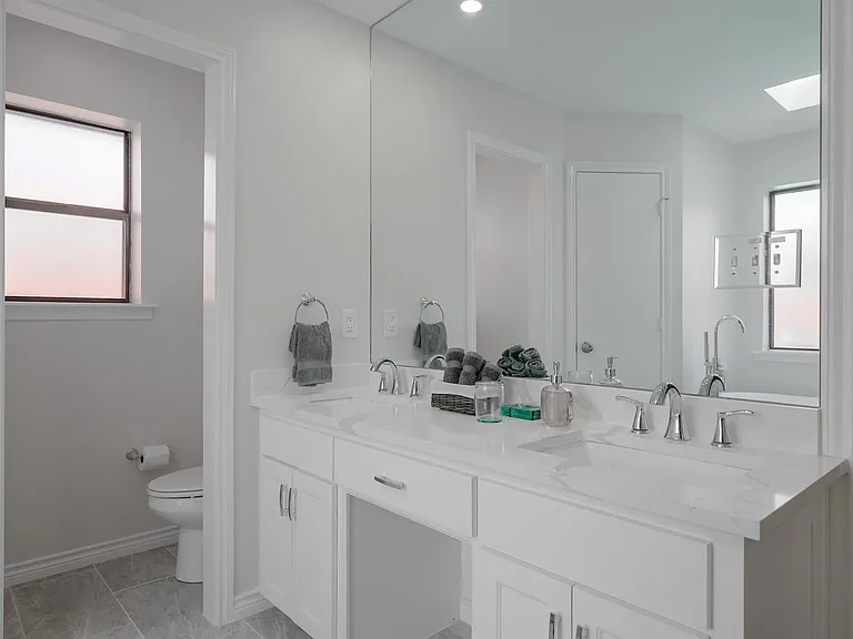 1613 E Spring Valley Rd — Photo 12