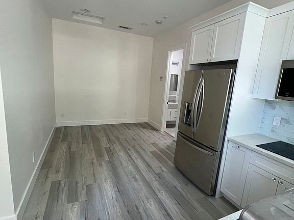 4th image of 875 Richardson Ct