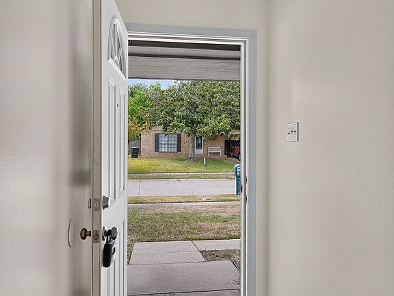 4th image of 4815 General Bragg Dr