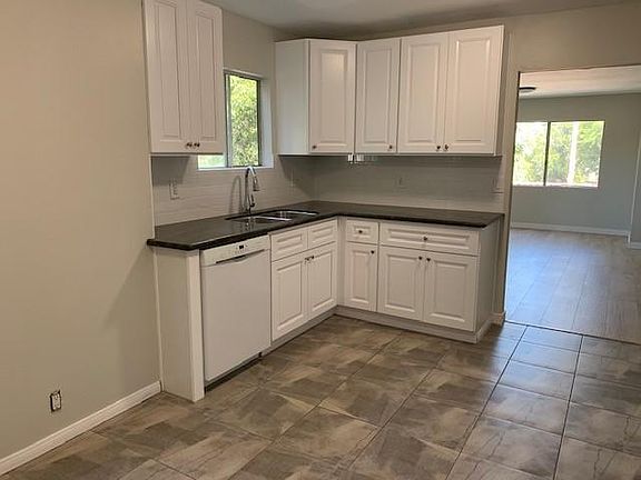 3rd image of 4425 Ellenwood Dr