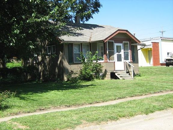 Summer front of home.